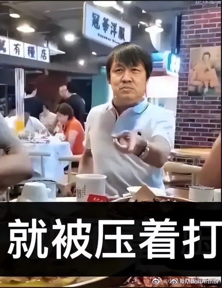 宋老爷子还想推脱，但叶辰坚持道：来，您坐到主座上去，我挨着您坐